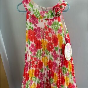 New American Princess Spring party floral coral dress size 6
100” polyester 25”